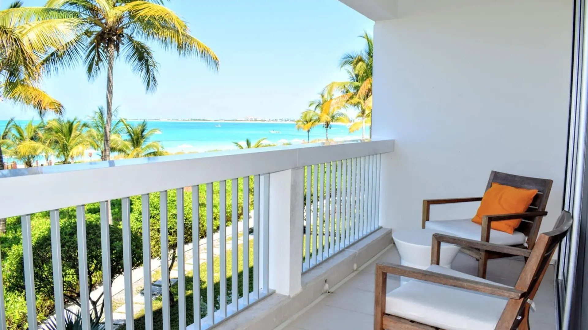 Le Vele Resort Grace Bay 5*,