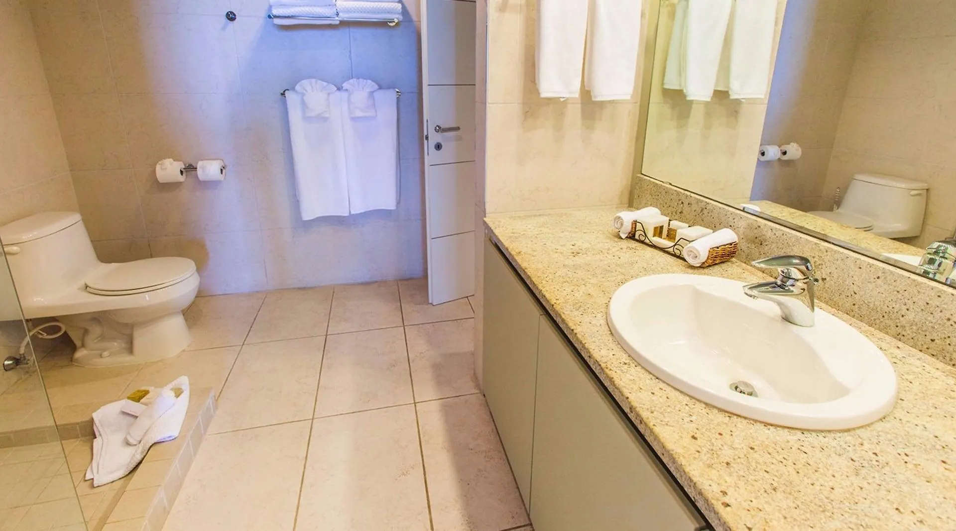 Le Vele Resort Grace Bay