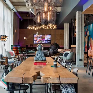 Moxy Sydhavnen Hotel